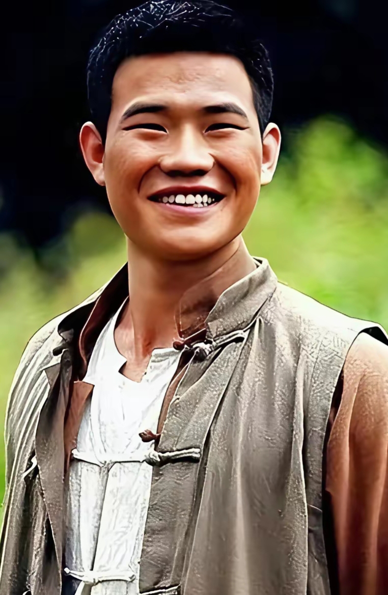 嘎子的老婆郭珊珊,年轻漂亮,而且有一份稳定的工作,是高铁上的乘务员