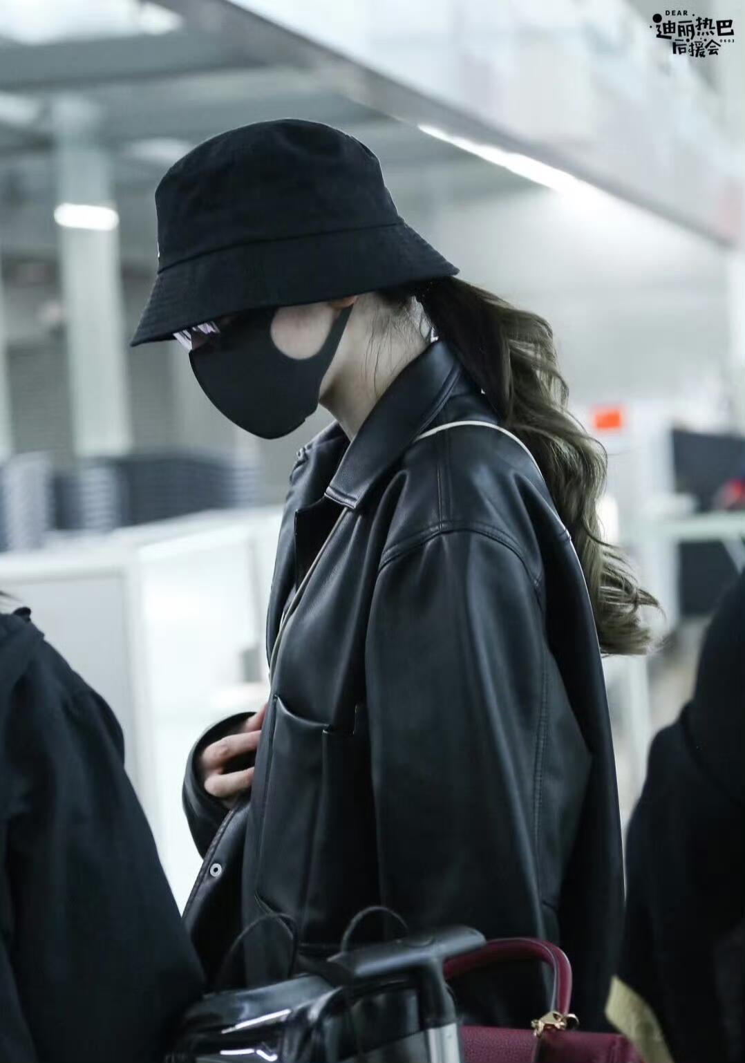 迪丽热巴早期机场