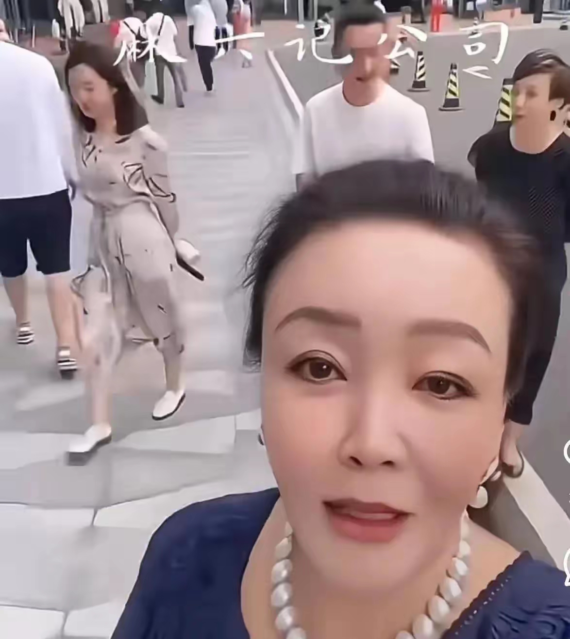 我早就不是你们的董事长了,八年前就已经不管事了!" 安总脸都绿