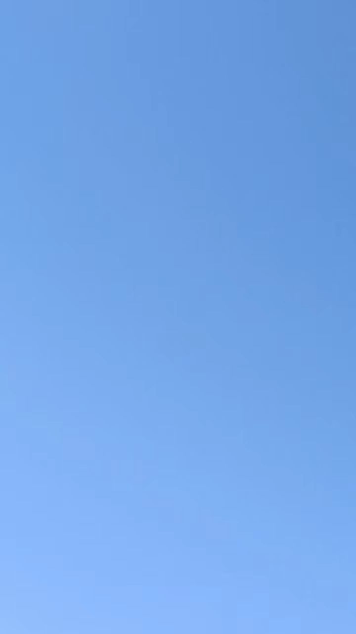 纯蓝色的天空,宛如一块纯净蓝宝石