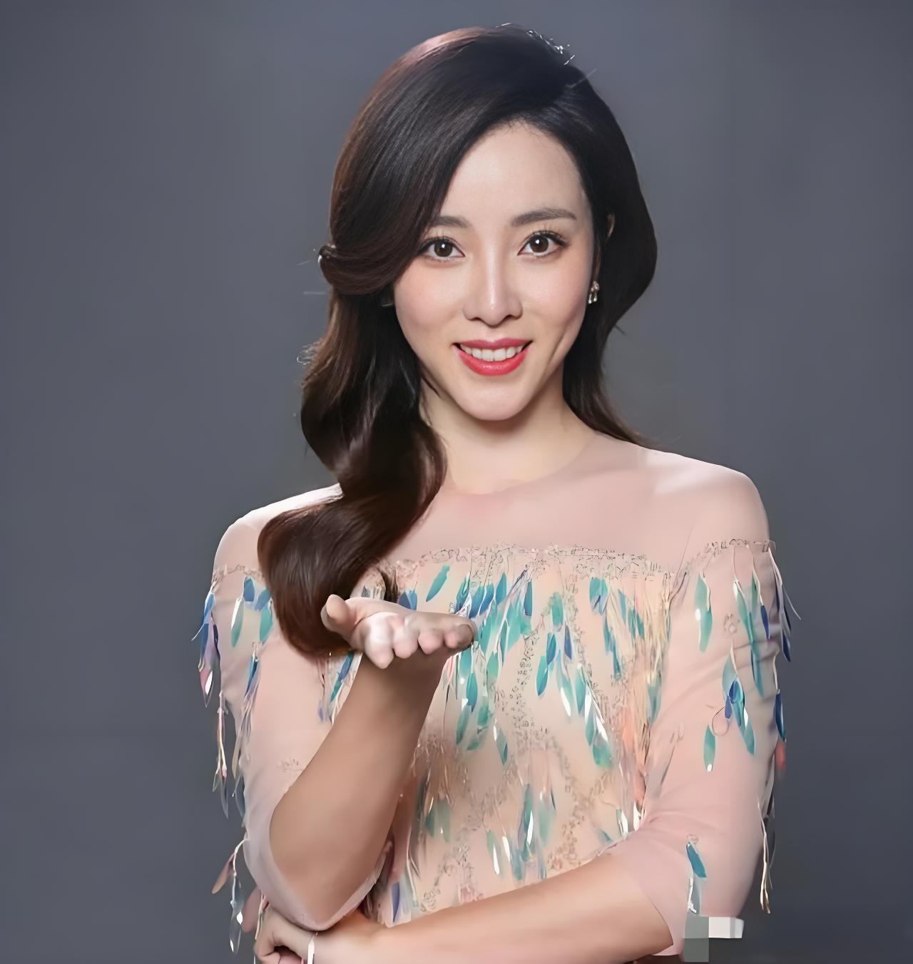 如今要靠参加《浪姐6》翻红,后悔离开央视 前央视主持人李思思将加盟