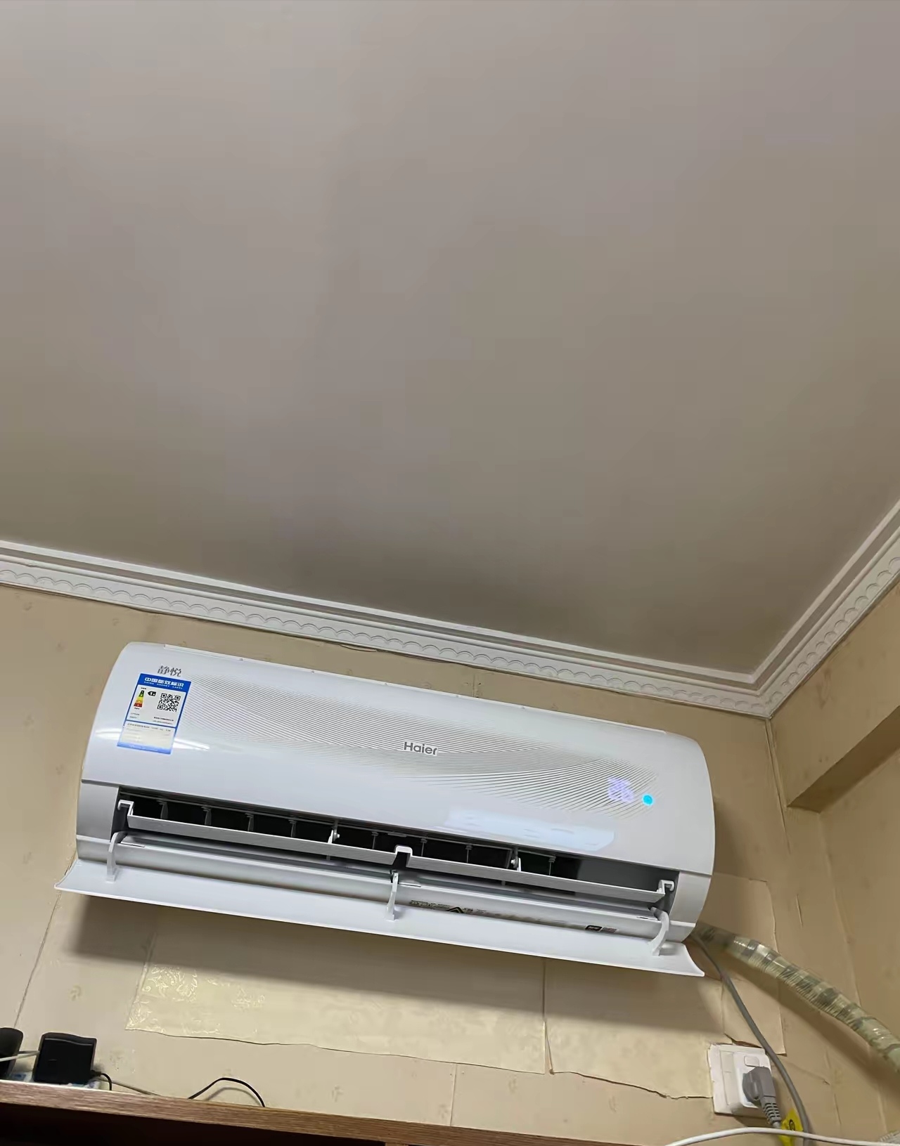 天气太热了,家里的空调从早开到晚,但我是轮流着开,白天开客厅的柜式