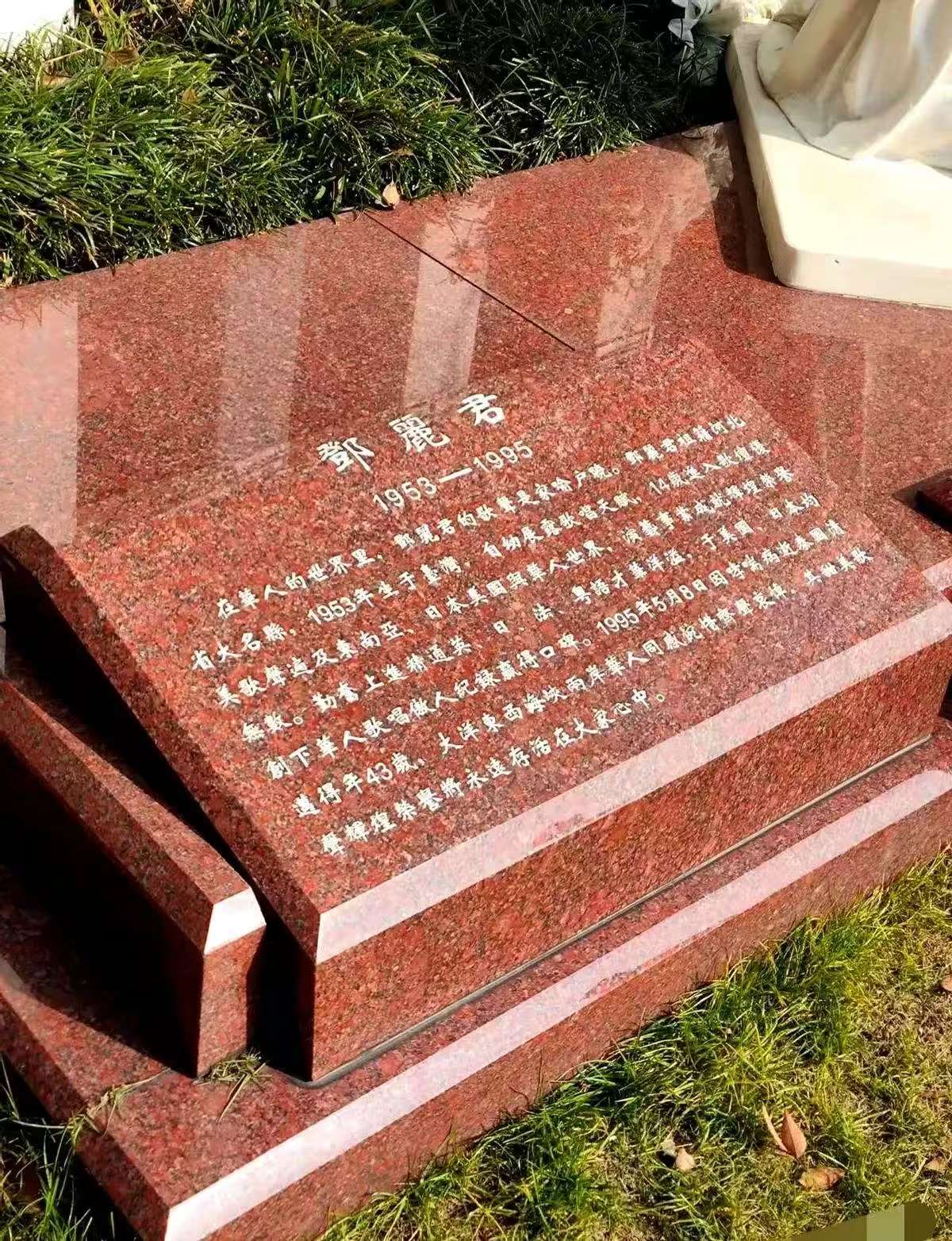 同样是影响力巨大的明星,邓丽君去世后,家人斥巨资打造豪华墓地,供