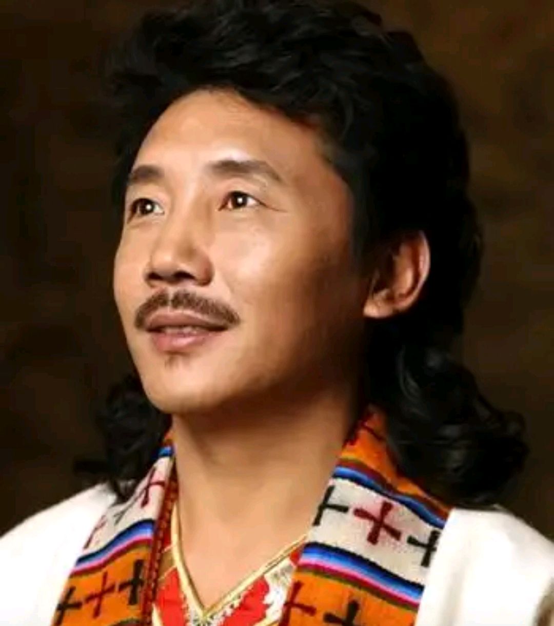 容中尔甲深情演绎《神奇的九寨》天籁之音唤醒自然之魂