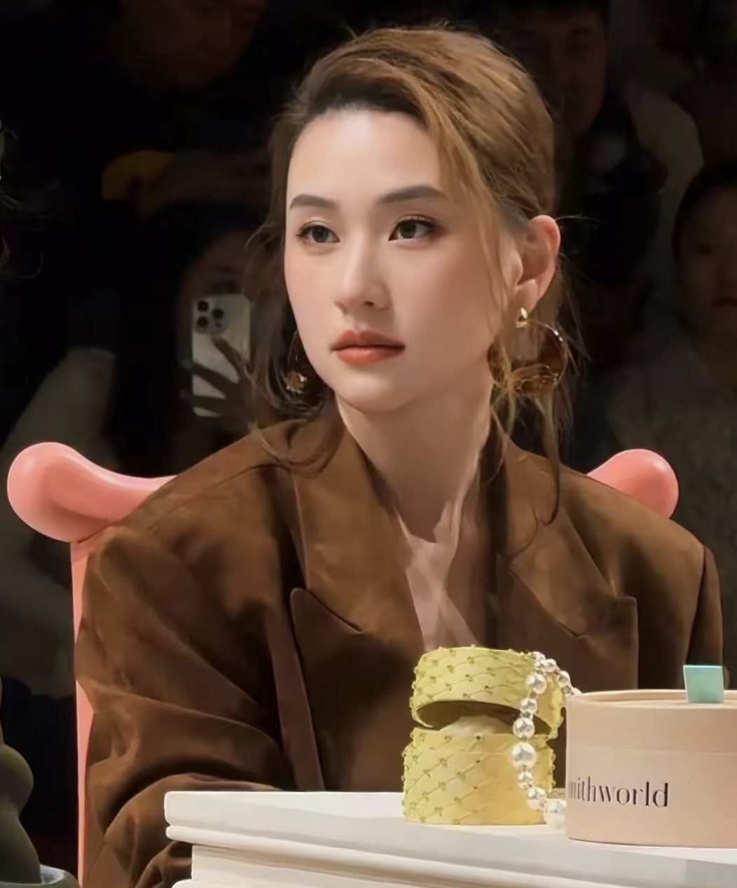 何超莲窦骁,婚姻与事业的迷局?