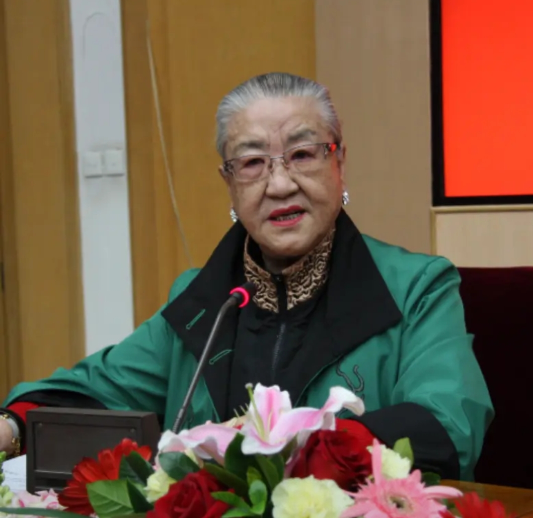 1986年,原国防部长耿飚的长女耿莹,一夜之间被查封了所有资产,这打击