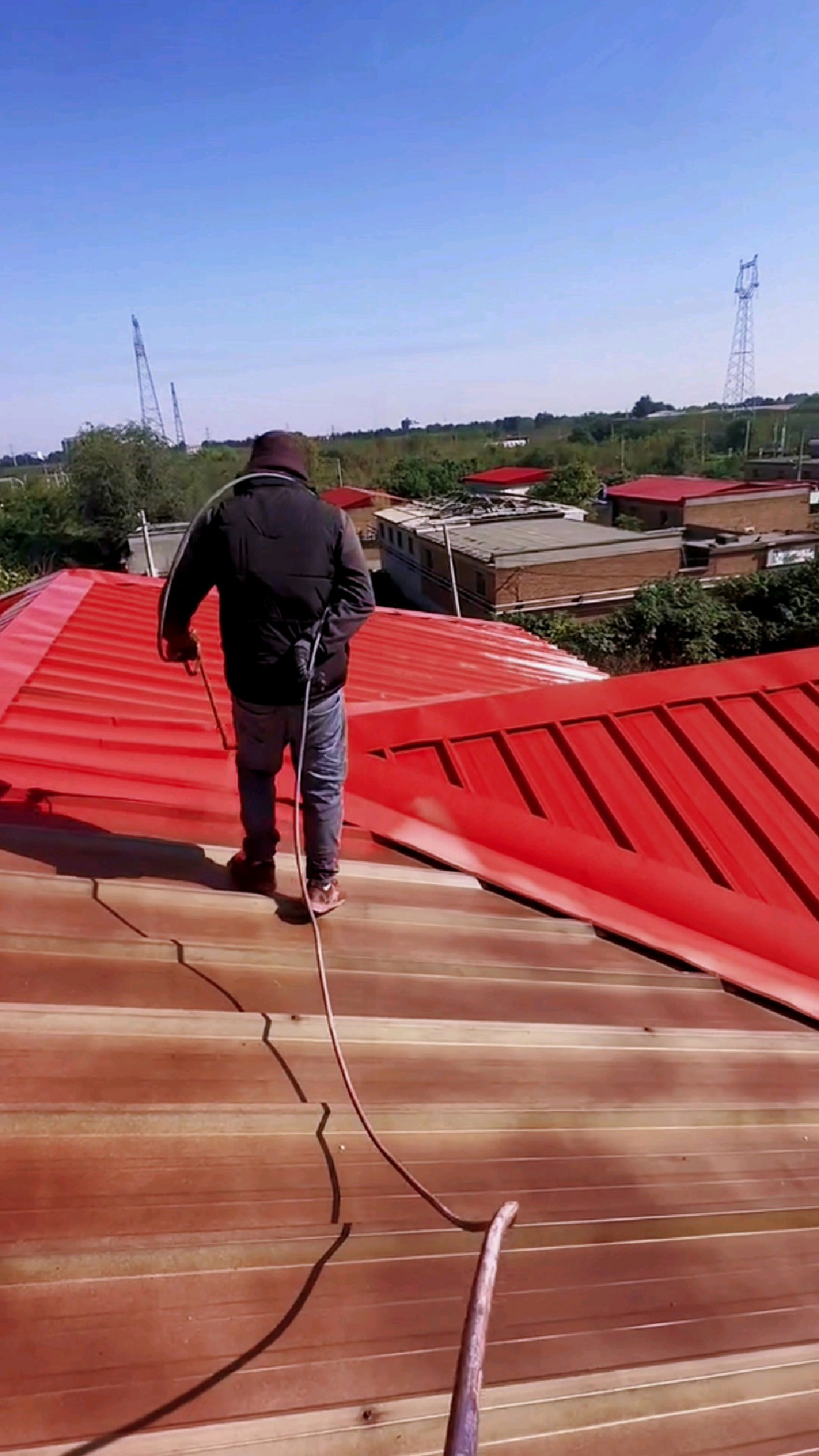 彩钢瓦翻新喷漆过程