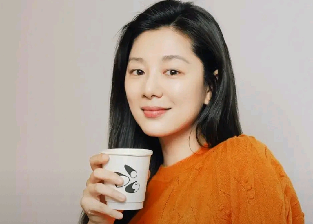 关于演员王真儿的六条相关信息: 1,王真儿,原名王振,1988年出生于江苏