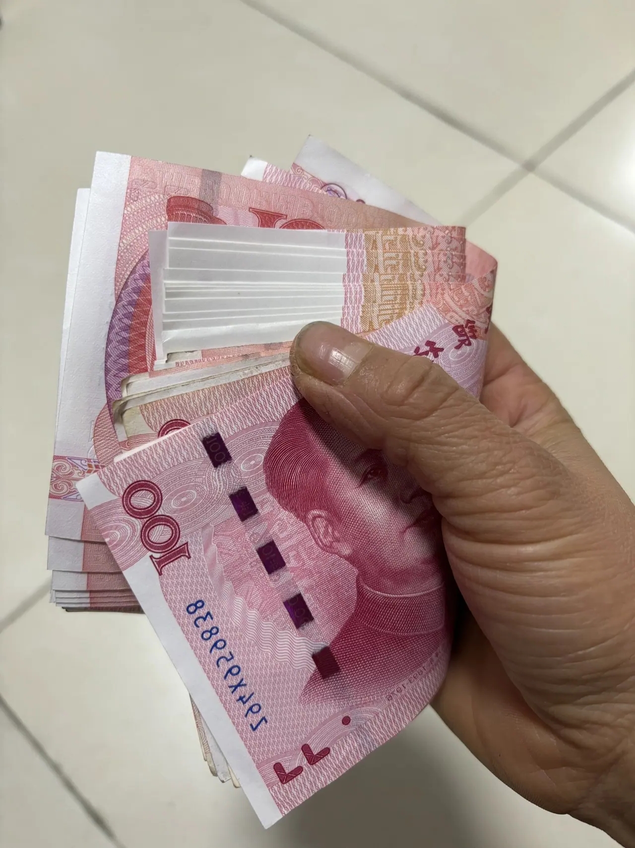 年后老公又出去打工了,而我和孩子又被安排在家里,年前还了一万五外债