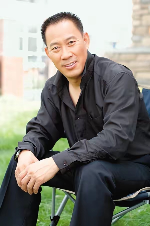 吴京安:与妻子14岁就认识了,婚后不想要女儿,如今咋样了