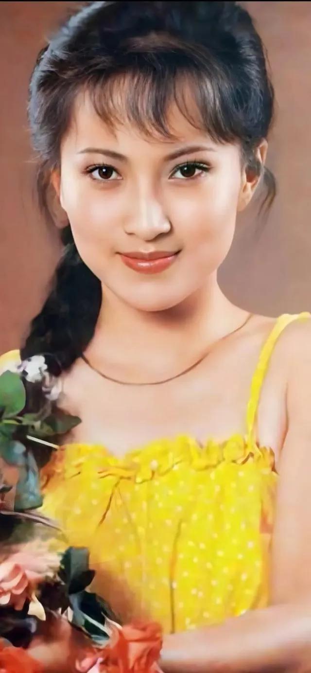 上世纪八十年代红极一时的挂历美人李勇勇,因《天龙八部》中阮星竹一