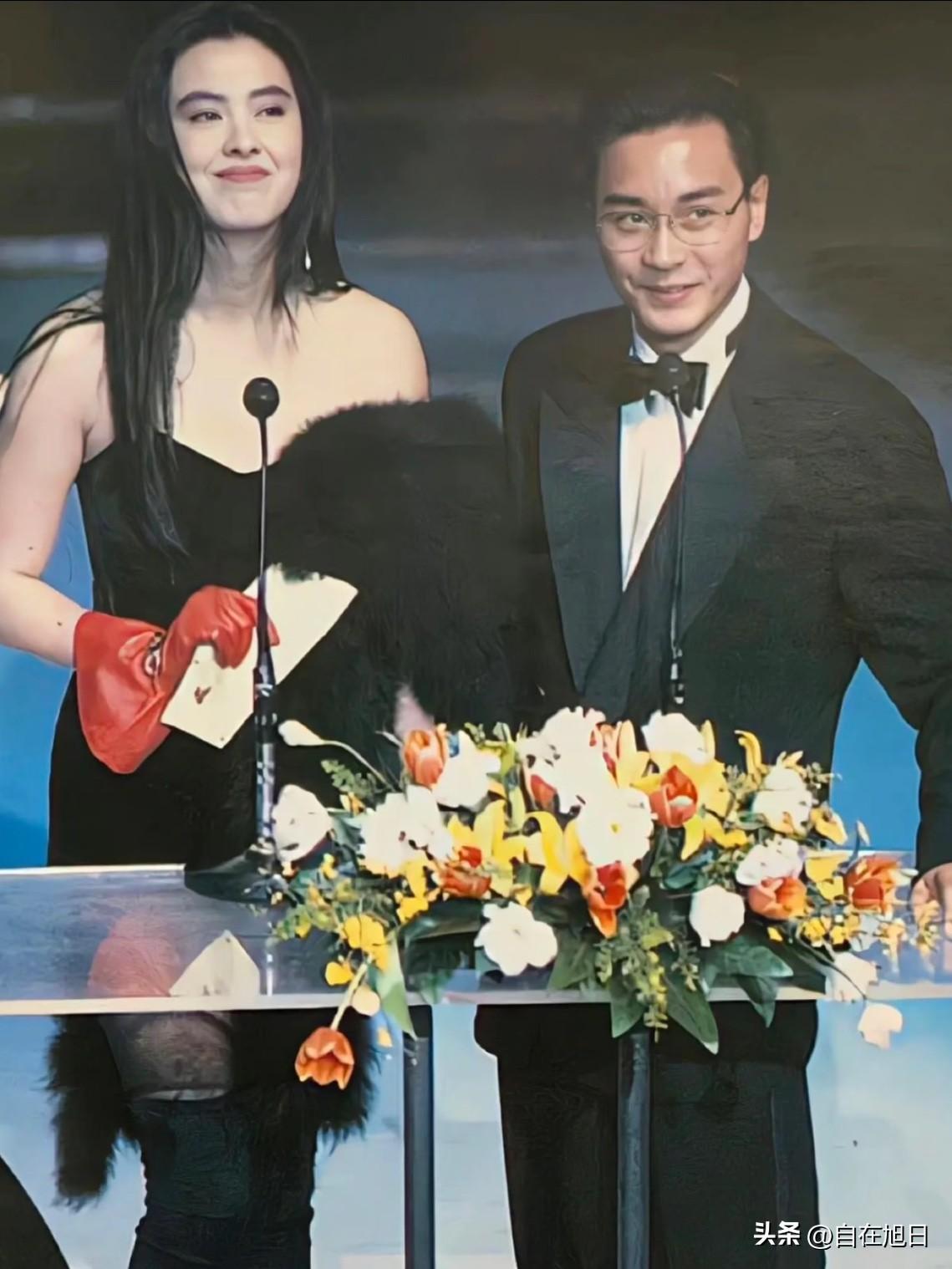 王祖贤与张国荣早期合照中,她身姿高挑,目测超175厘米