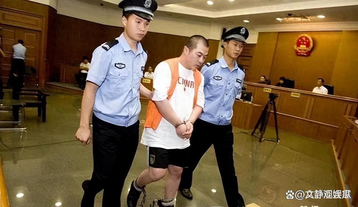 男子获600万拆迁款后,竟把自家6口全杀害,被抓时