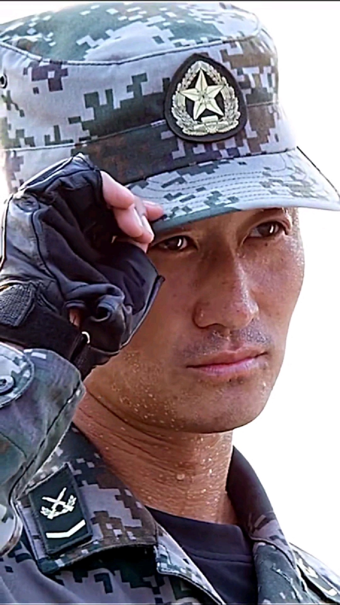 不愧是国际巨星,武打巨星,吴京的动作又酷又帅