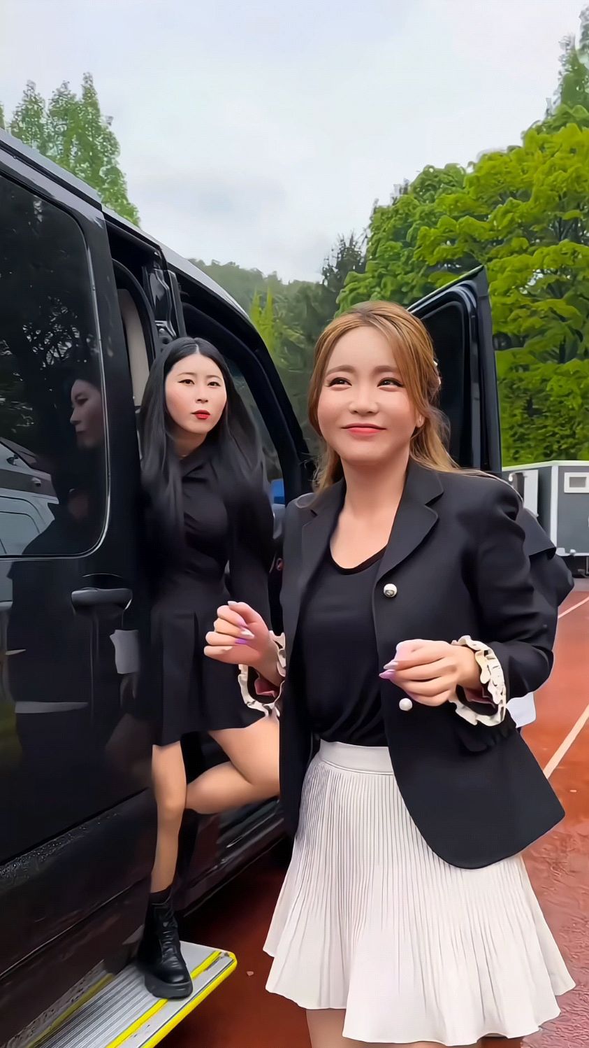 韩国美女洪真英,温柔又漂亮,她和李知恩比,你们觉得谁漂亮