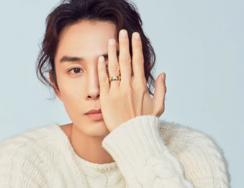 李承铉的履历,简直让人惊掉下巴,就是爽文大男主的现实版!