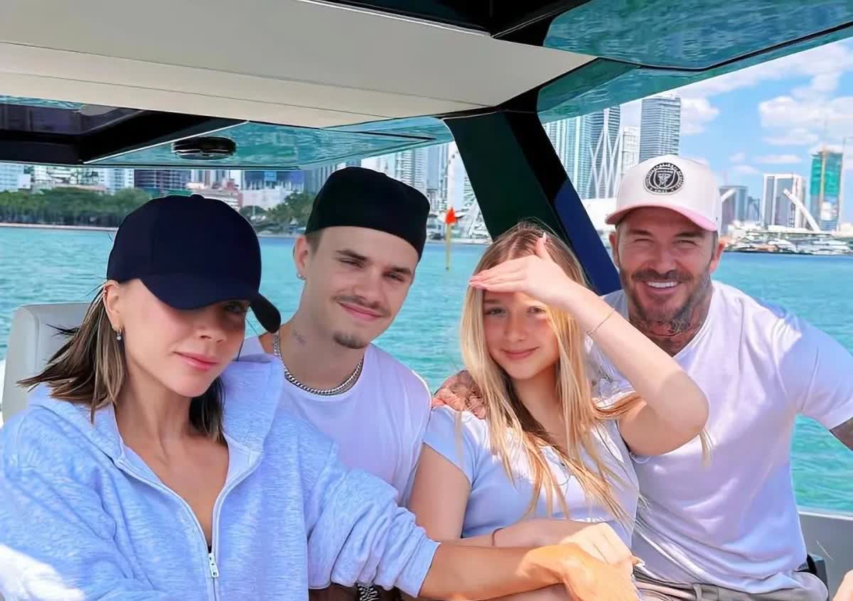 贝嫂维多利亚庆祝51岁生日,她的硅胶假体不是好多年前就拆了吗?