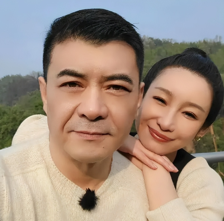 王新军说秦海璐是个没有生活能力的人,回到家就是:老公举高高,老公我