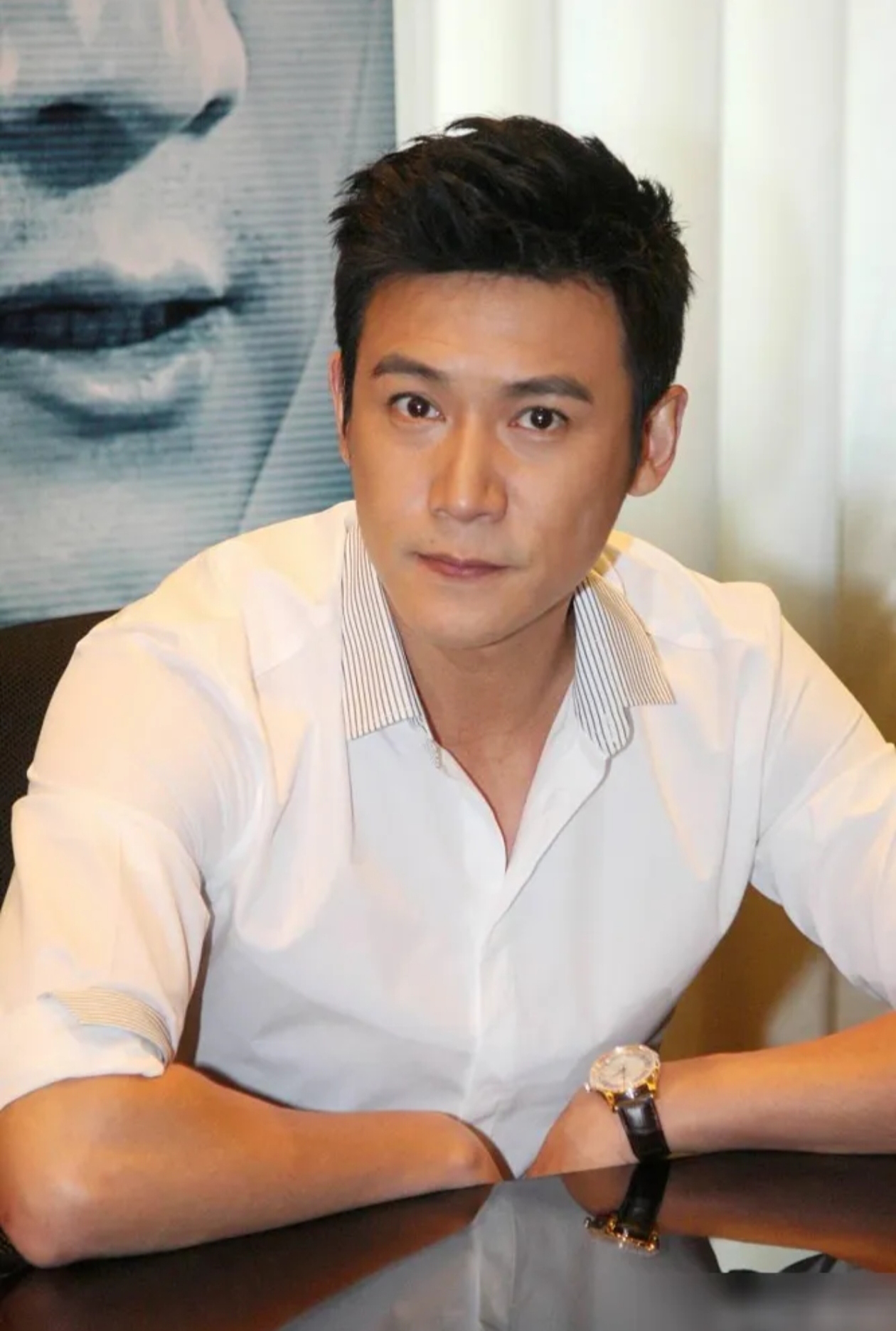 48岁的陆毅素颜出镜,看到皱纹和白发,瞬间觉得人间不值得!