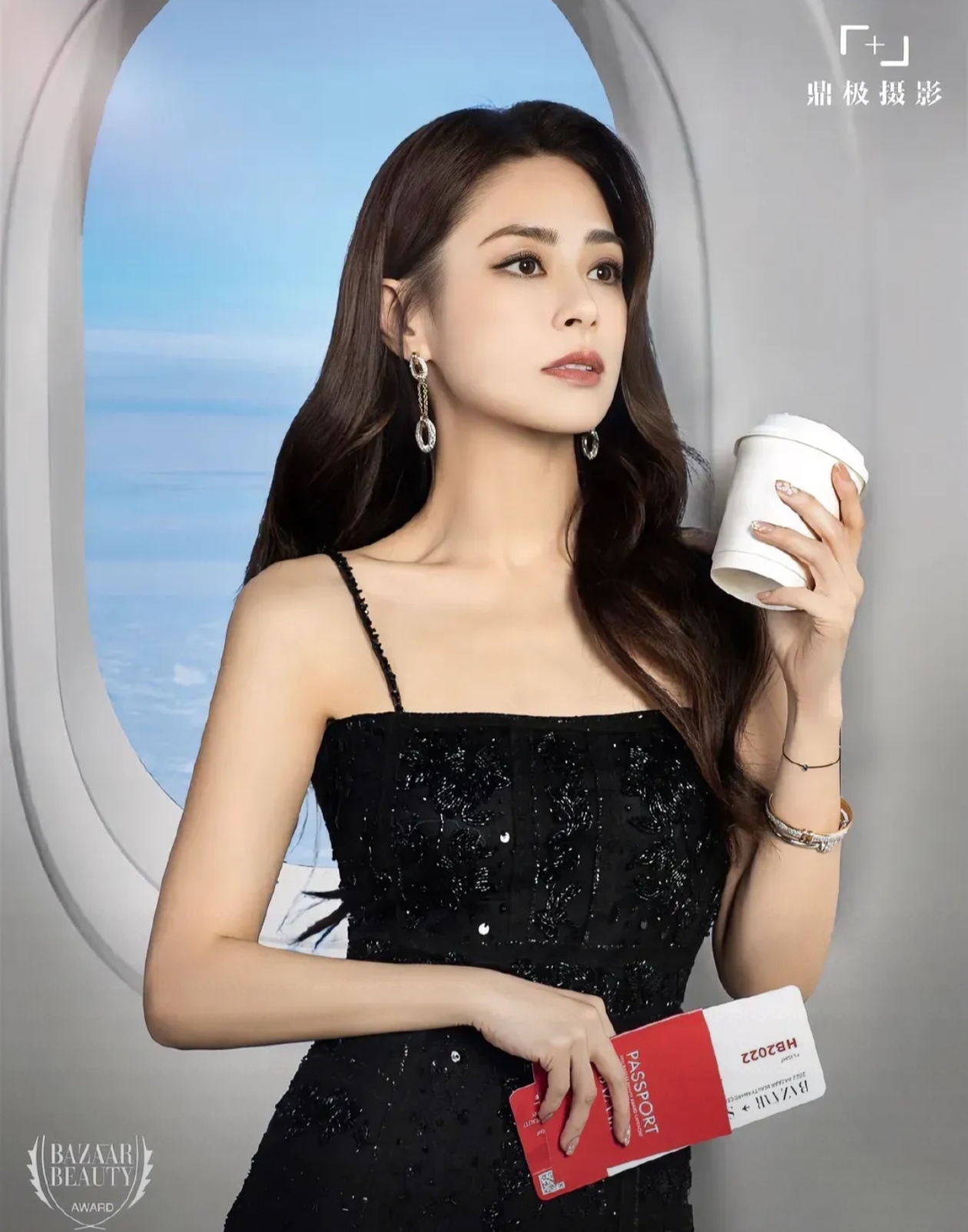 也没什么 有钱还不能找小鲜肉了 钟欣潼活动芭莎之夜女星啊娇毯好养眼