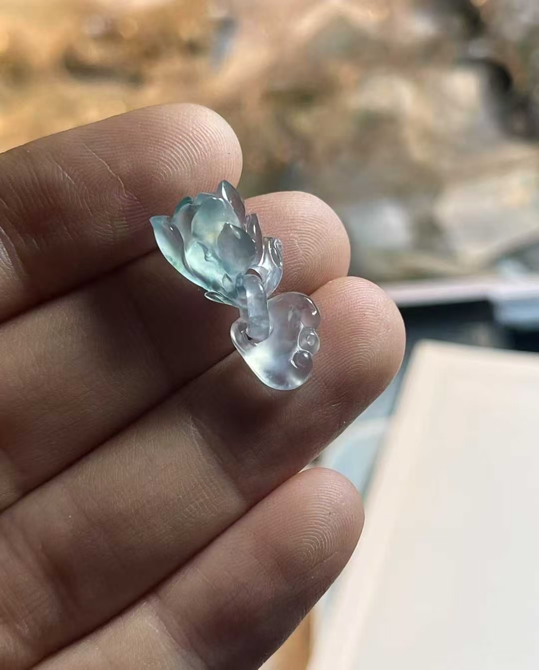 飘蓝花莲花 可穿手串 吊坠都可 玻璃种 种老起胶起钢 尺寸:21.1 *9