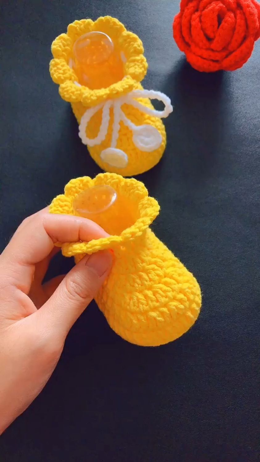 小宝宝鞋子都织,这也太可爱了