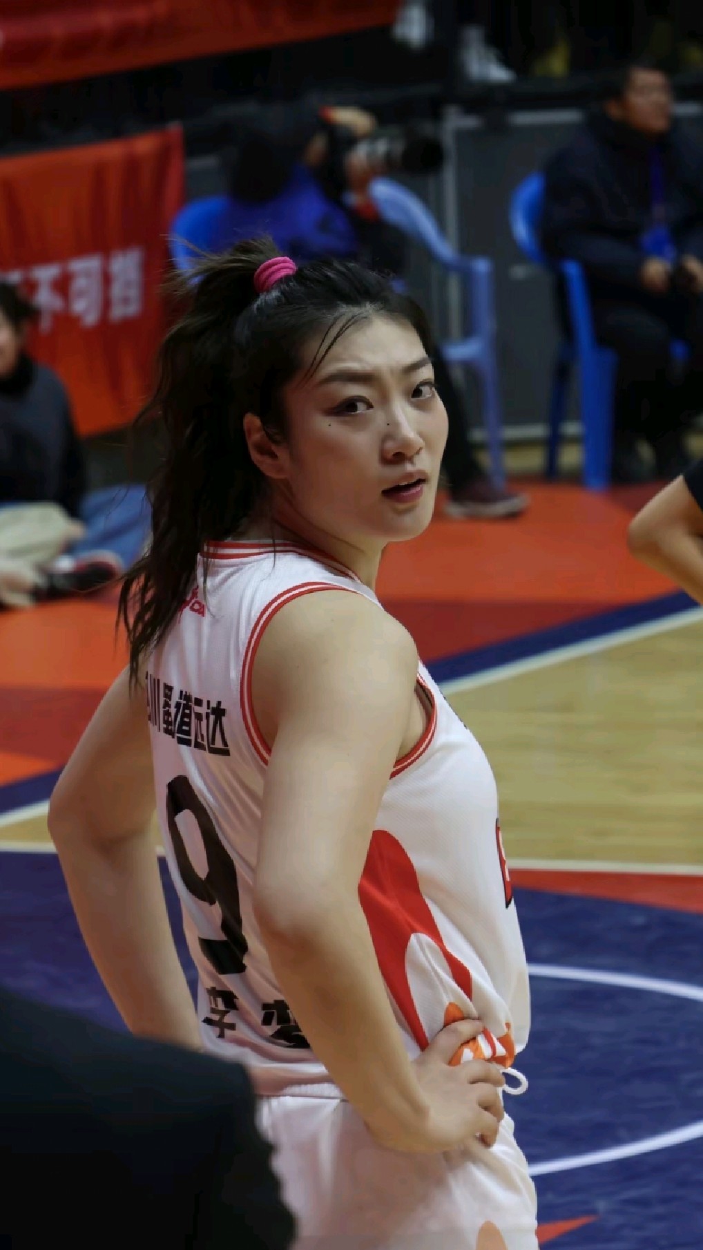 李梦18分钟轰13 3,坎贝奇19 13!四川女篮狂胜44分,季后赛开门红