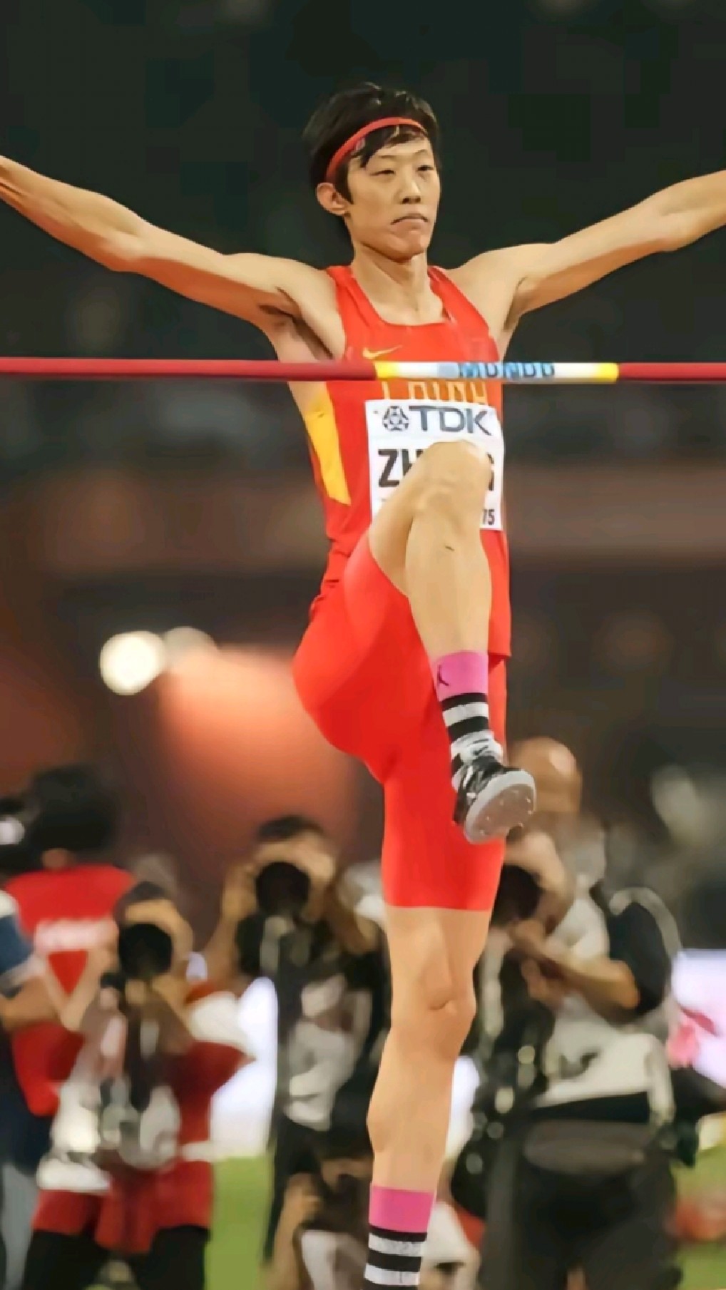 发生意外!跳高名将张国伟膝盖受伤,曾因私接商活被国家队开除!