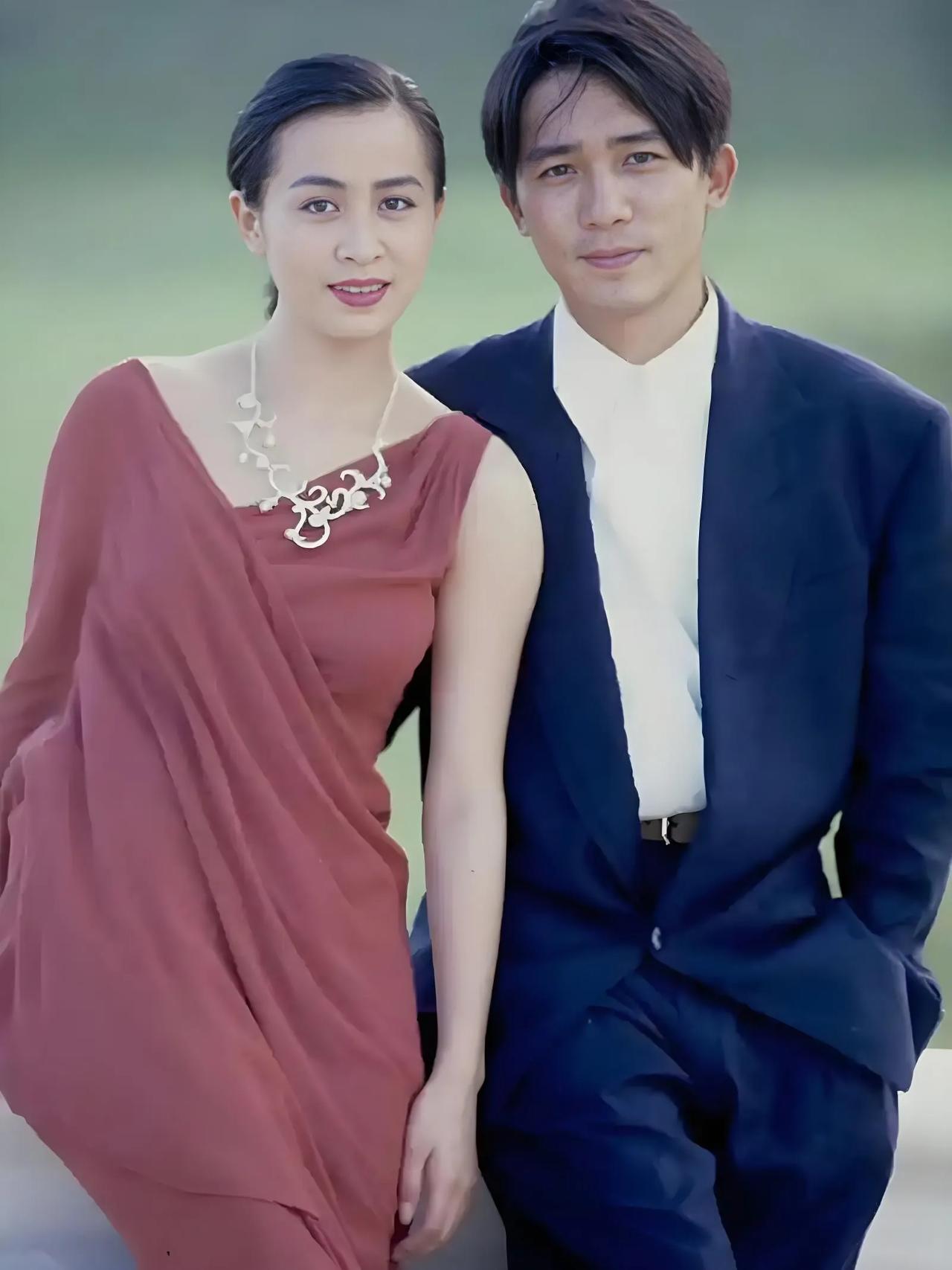 刘嘉玲于社交媒体之上分享出一张她与梁朝伟在雪山之巅的合照