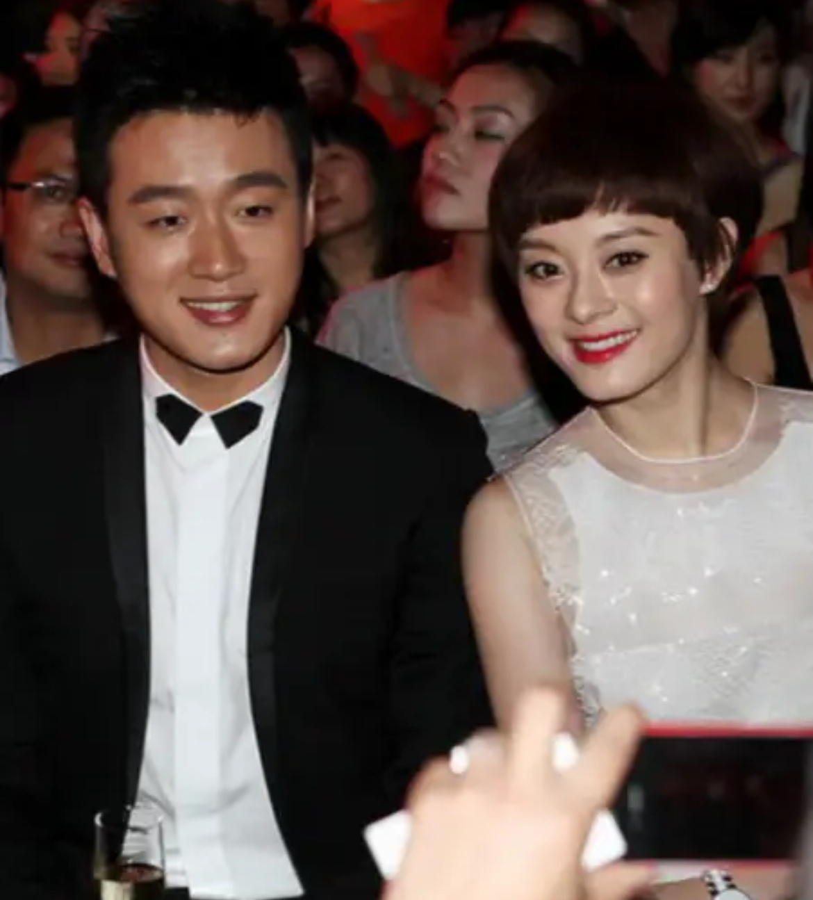 2010年邓超和孙俪举办大婚婚礼上佟大为喝得烂醉如泥
