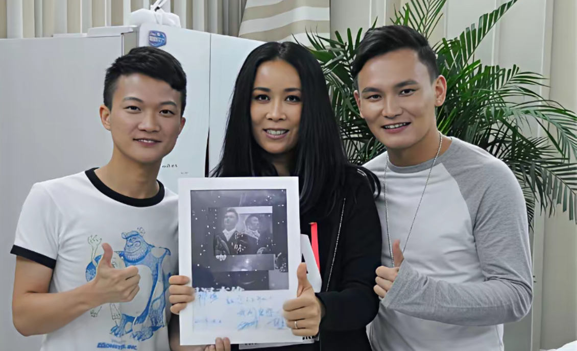 的舞台上,那英对周深说:"虽说你才华出众,但相较之下,我更青睐李维