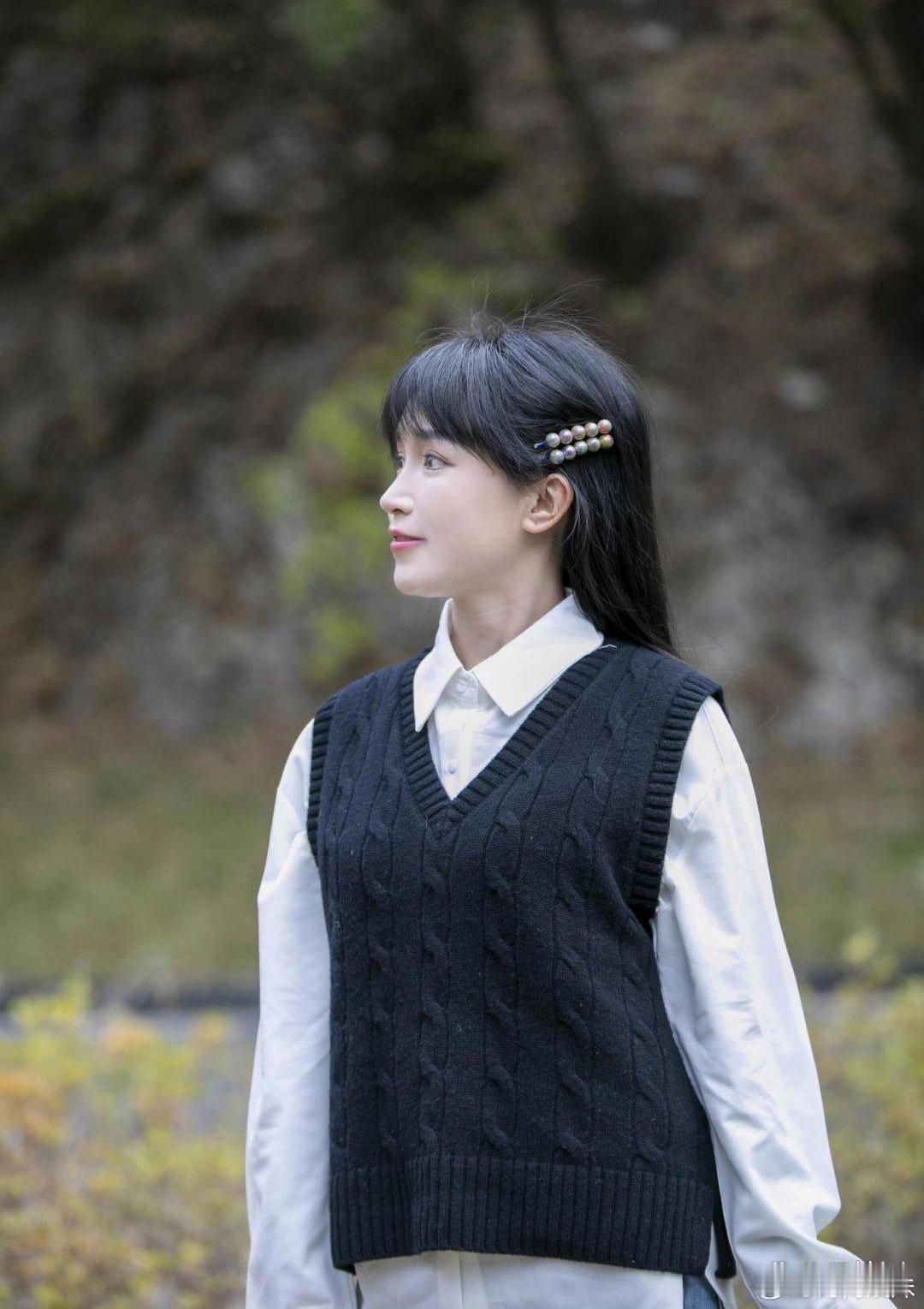 李子柒头上戴的这个发卡竟然是非遗发卡,纯手工制作的,只能说李子柒真