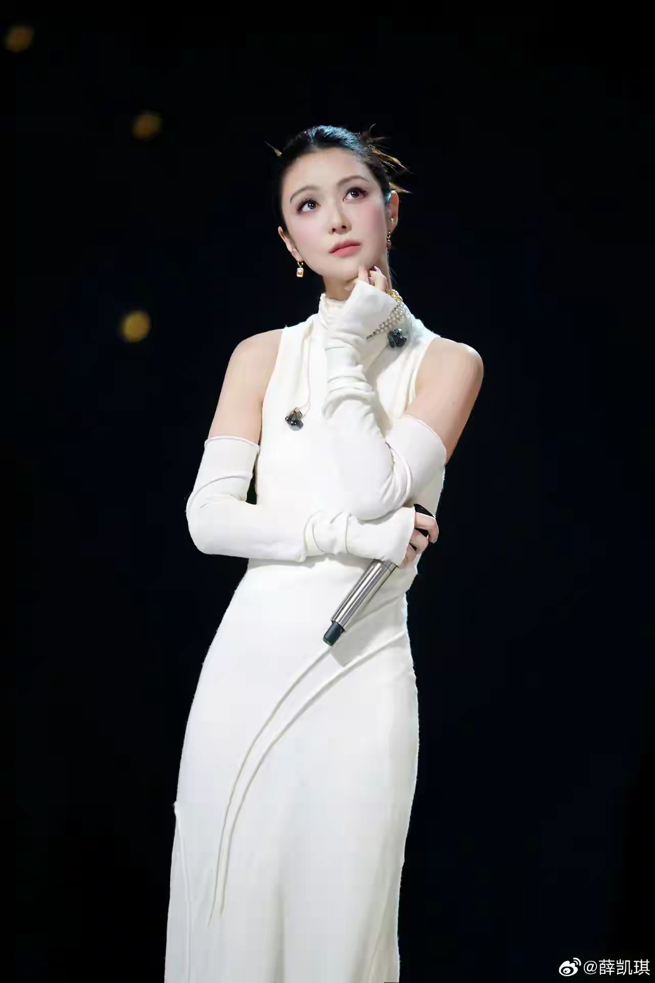 她这辈子估计都不会嫁人了,即使她40多岁还胸大腰