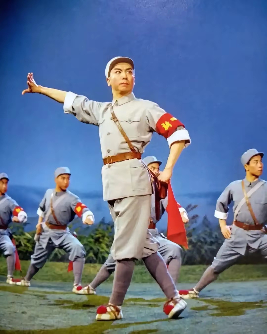 样板戏虽时60～70年代标志性戏剧形式但并非唯一