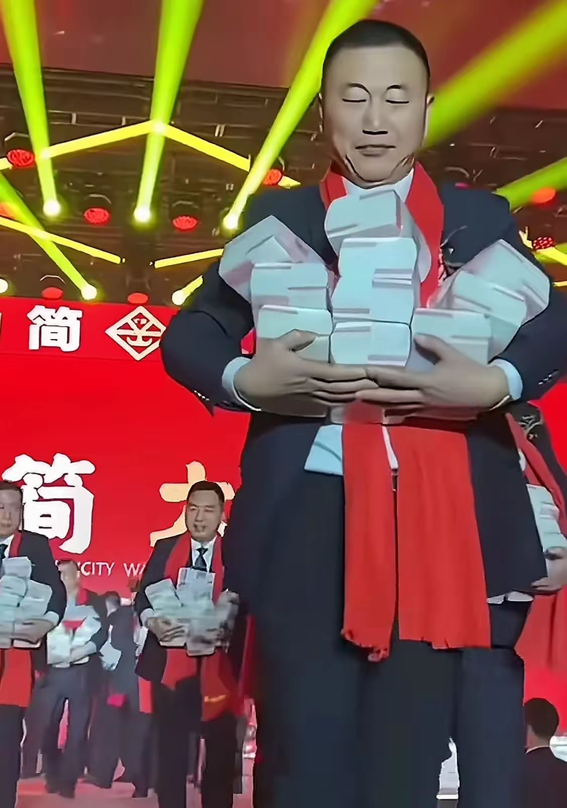 是全国最爱发的老板 一年到头没事就发 原来四凶幽媚曛战 崔培军