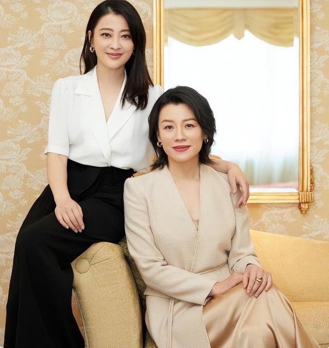 一天刘琳兴奋地和梅婷打电话婷宝我接了部戏演女二号女一号病了