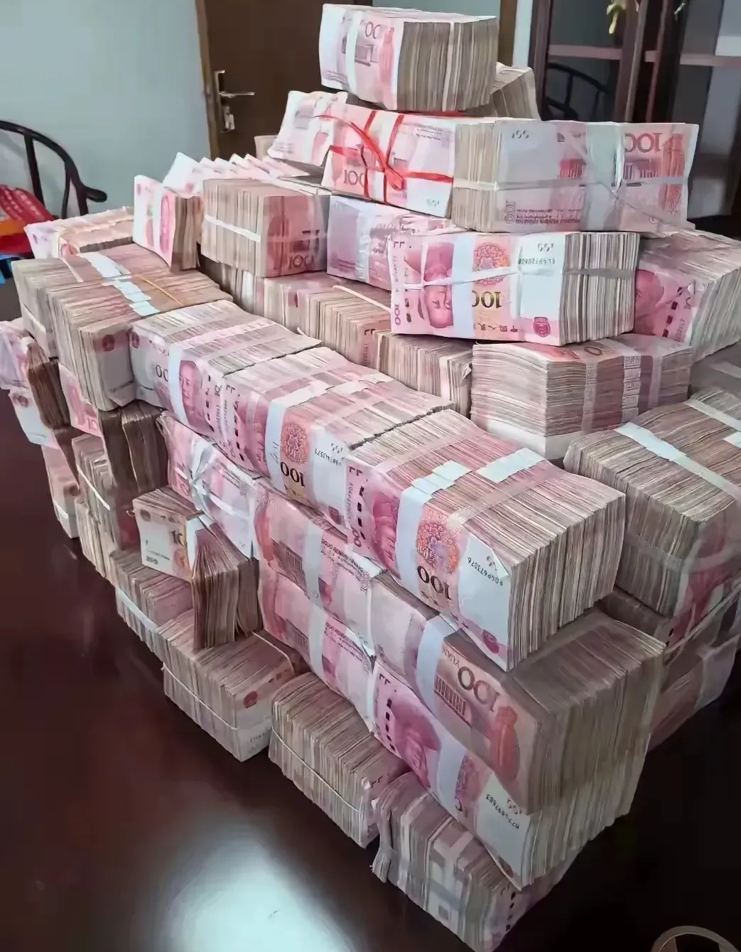 家人们,我是人民币!谁需要我,我就跟谁走.我自由自在,正寻找主人呢