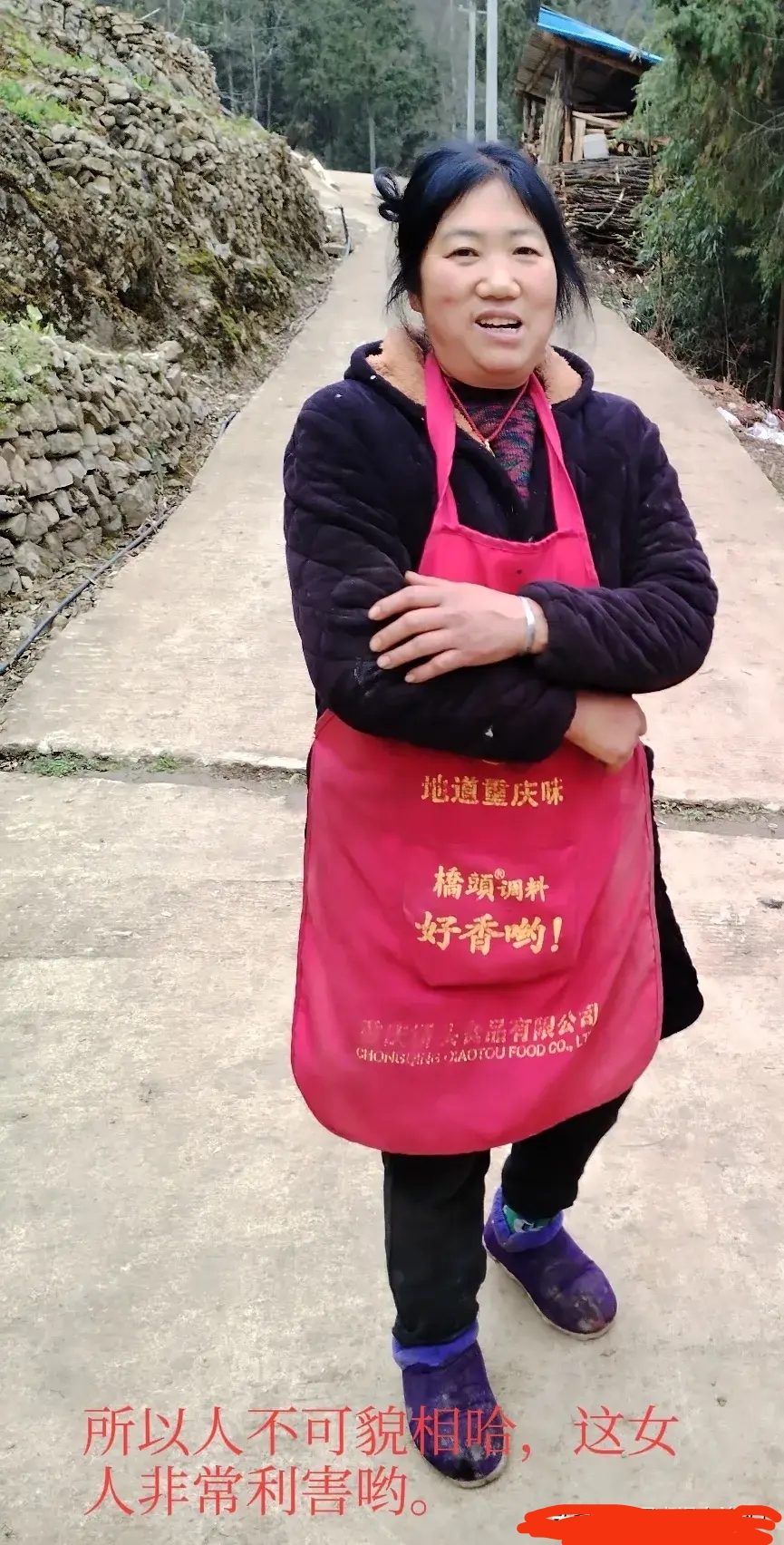 家里二十多亩山地,她和丈夫一起种,还养着八头母