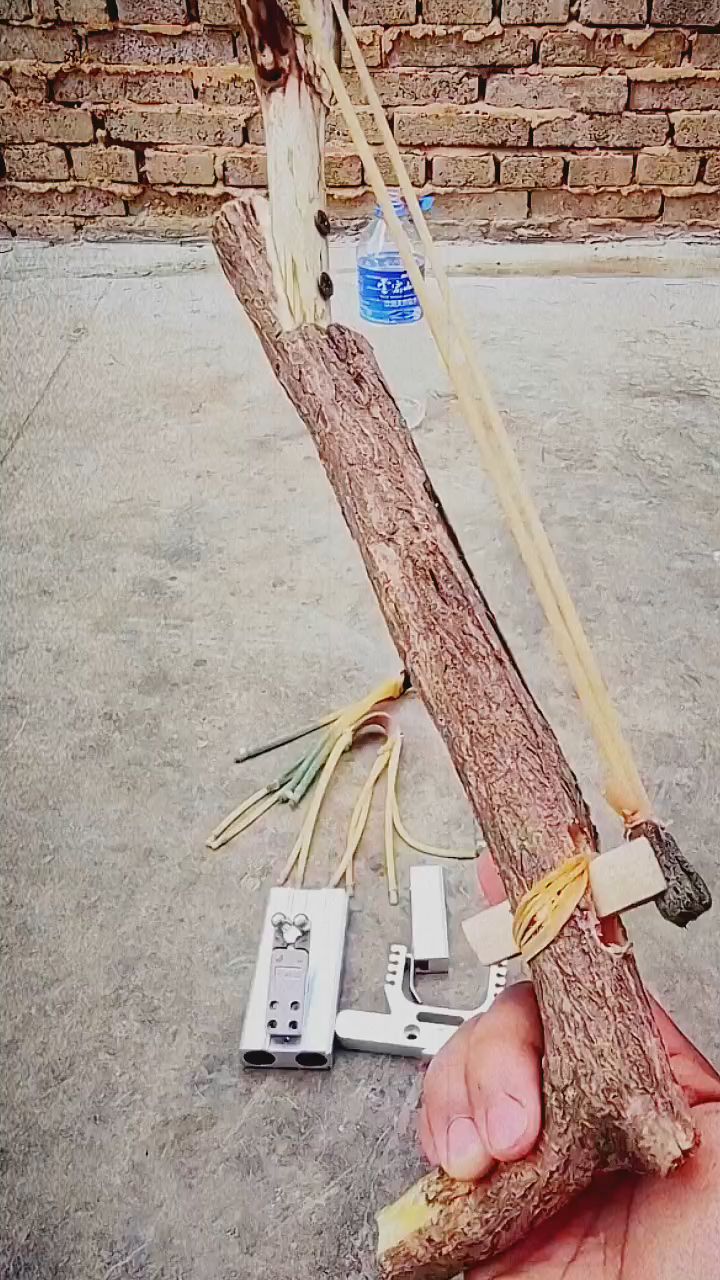 简易弹弓,牛人脑洞大开制作