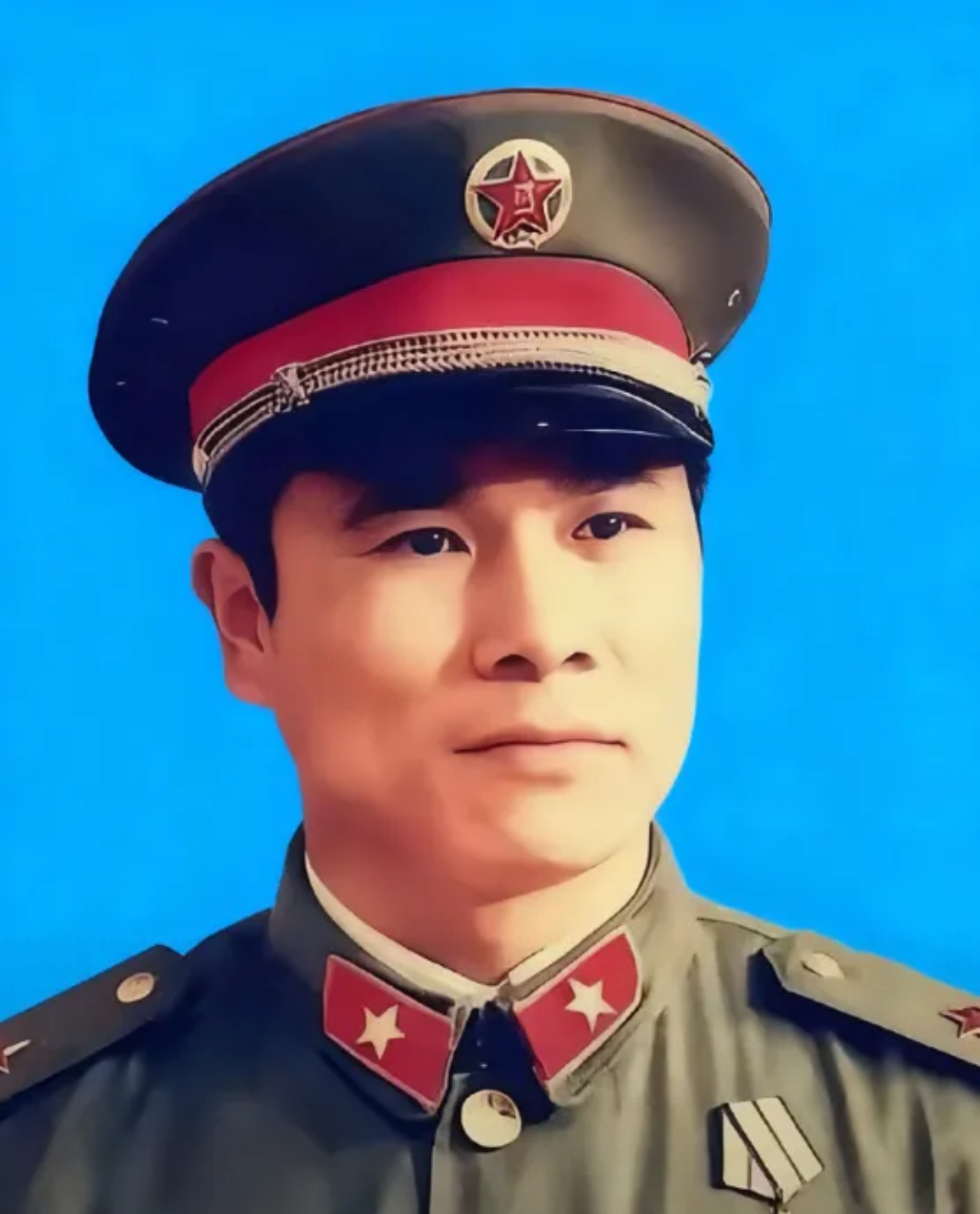 1979年,黄招强奉命护送伤兵撤退,中途休息时,他