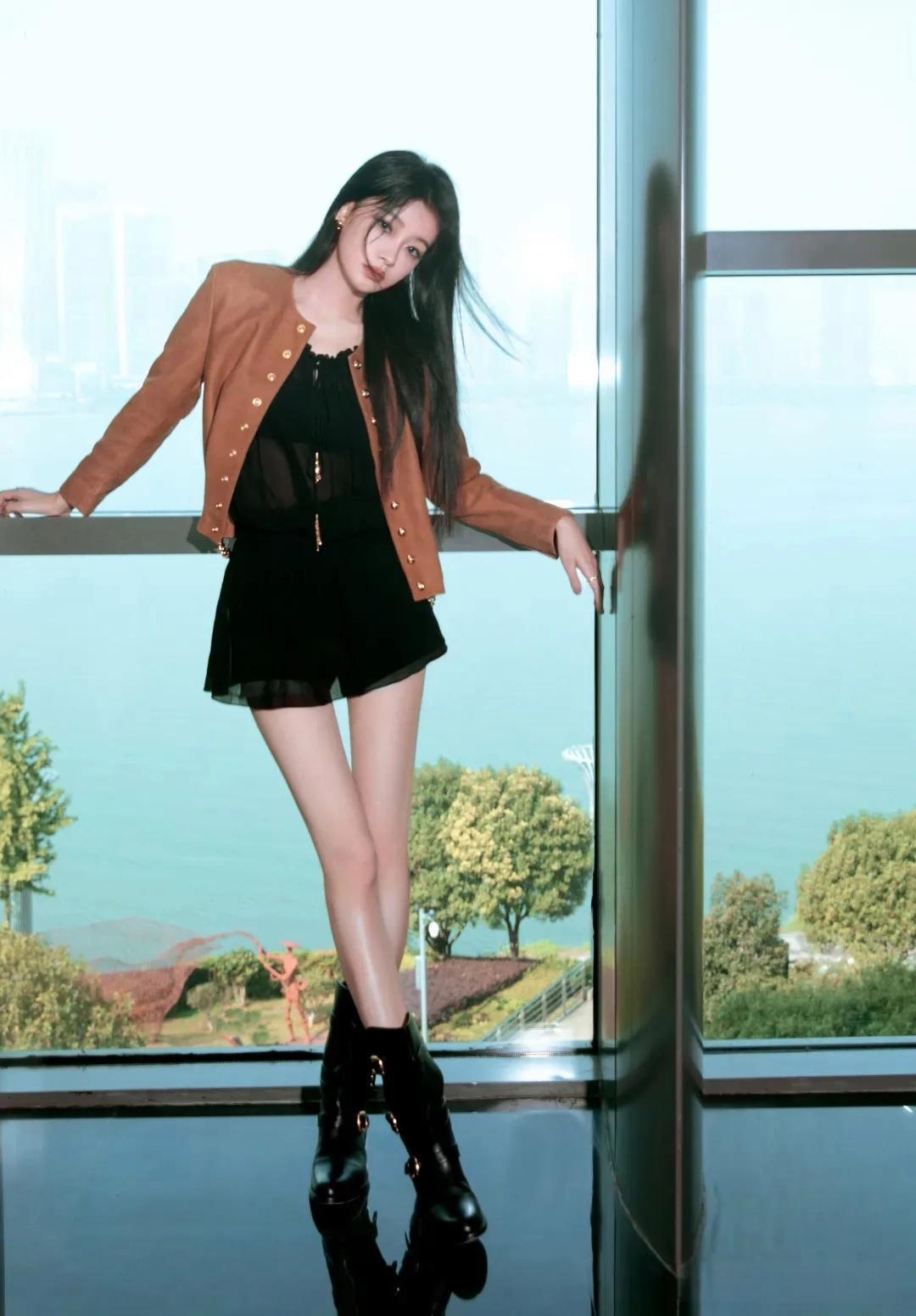 家人们,我今天必须要和你们唠唠孙怡的那身穿搭,真的绝了!