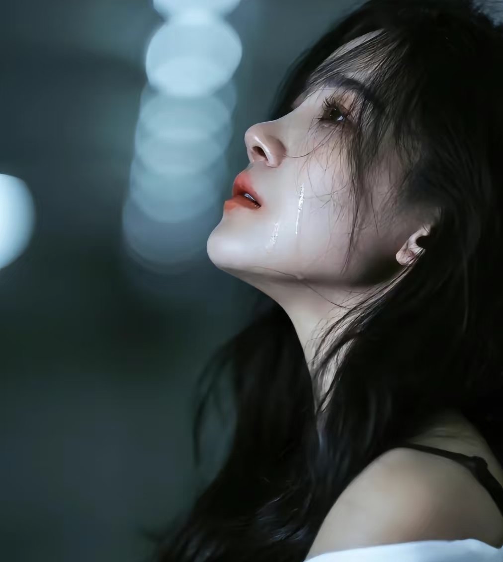 01 我碰到一个女孩,前几年她很活泼开朗,现在