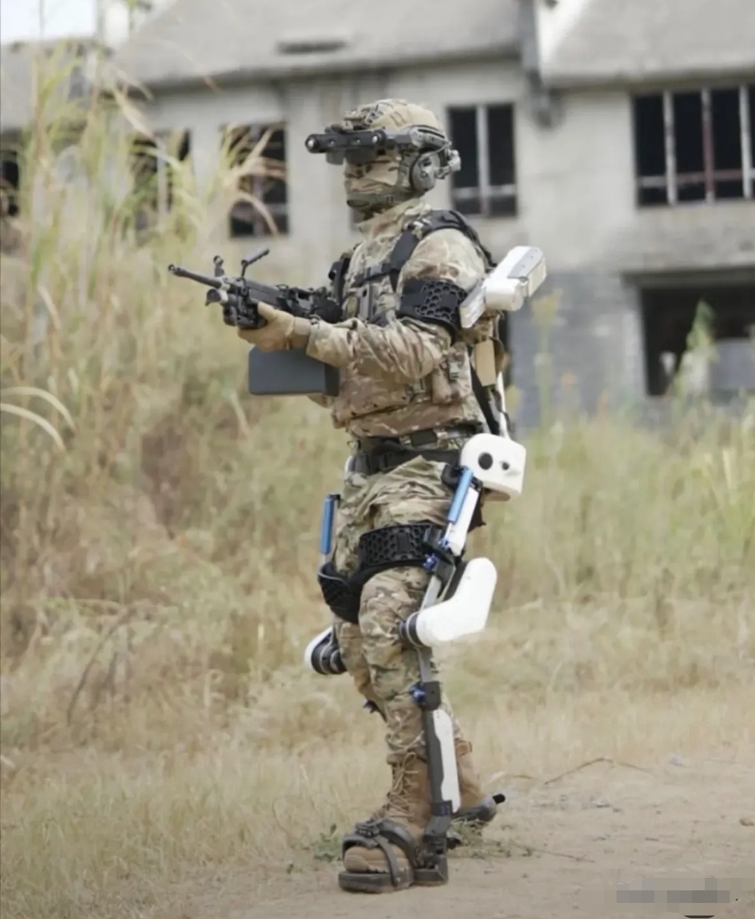 解放军最新外骨骼单兵装备似乎很成熟,也许距离部署,已经是箭在弦上