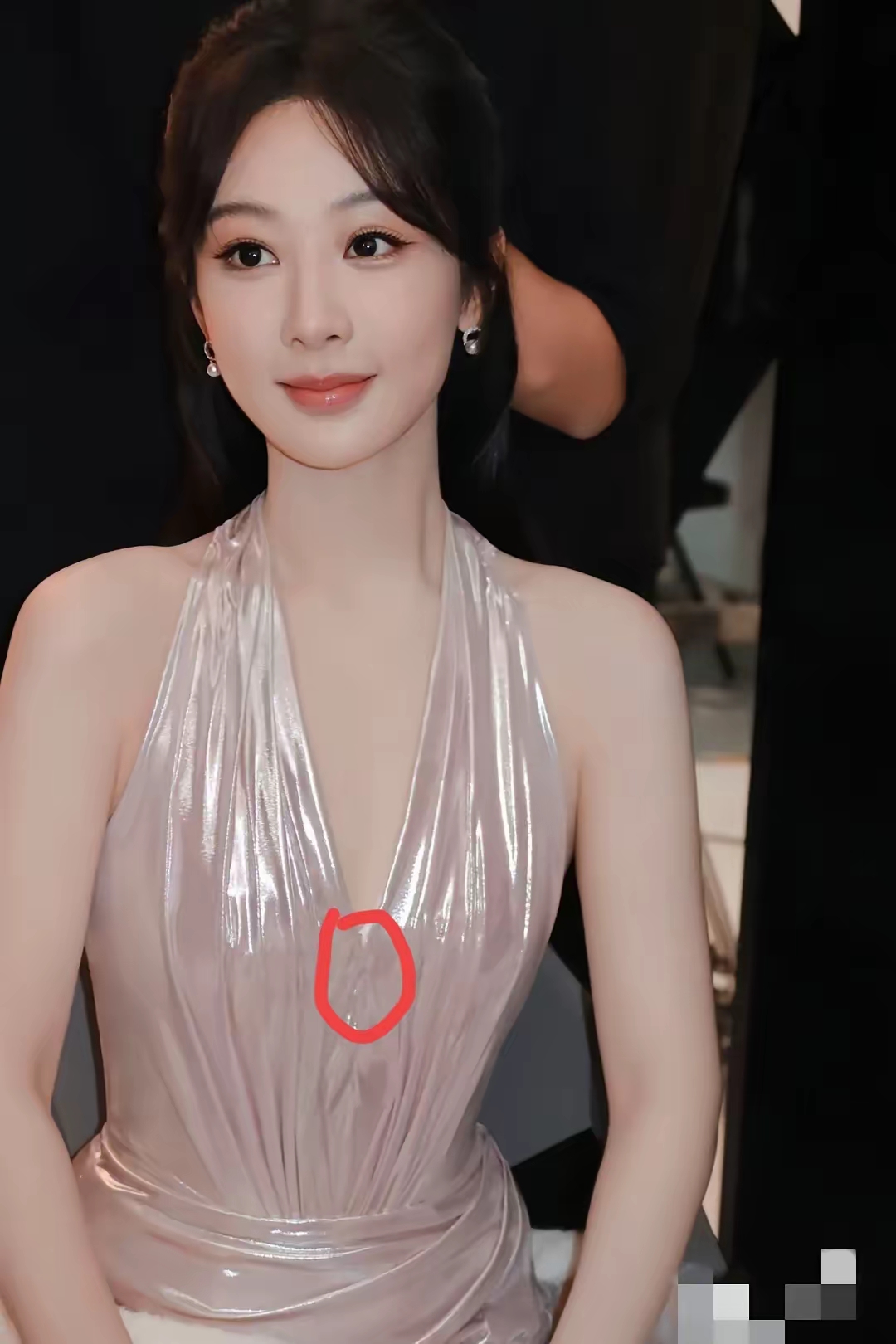 杨紫内衣杨紫透视杨紫弯腰杨紫的胸有多么好看杨紫露点点杨紫胸片杨紫