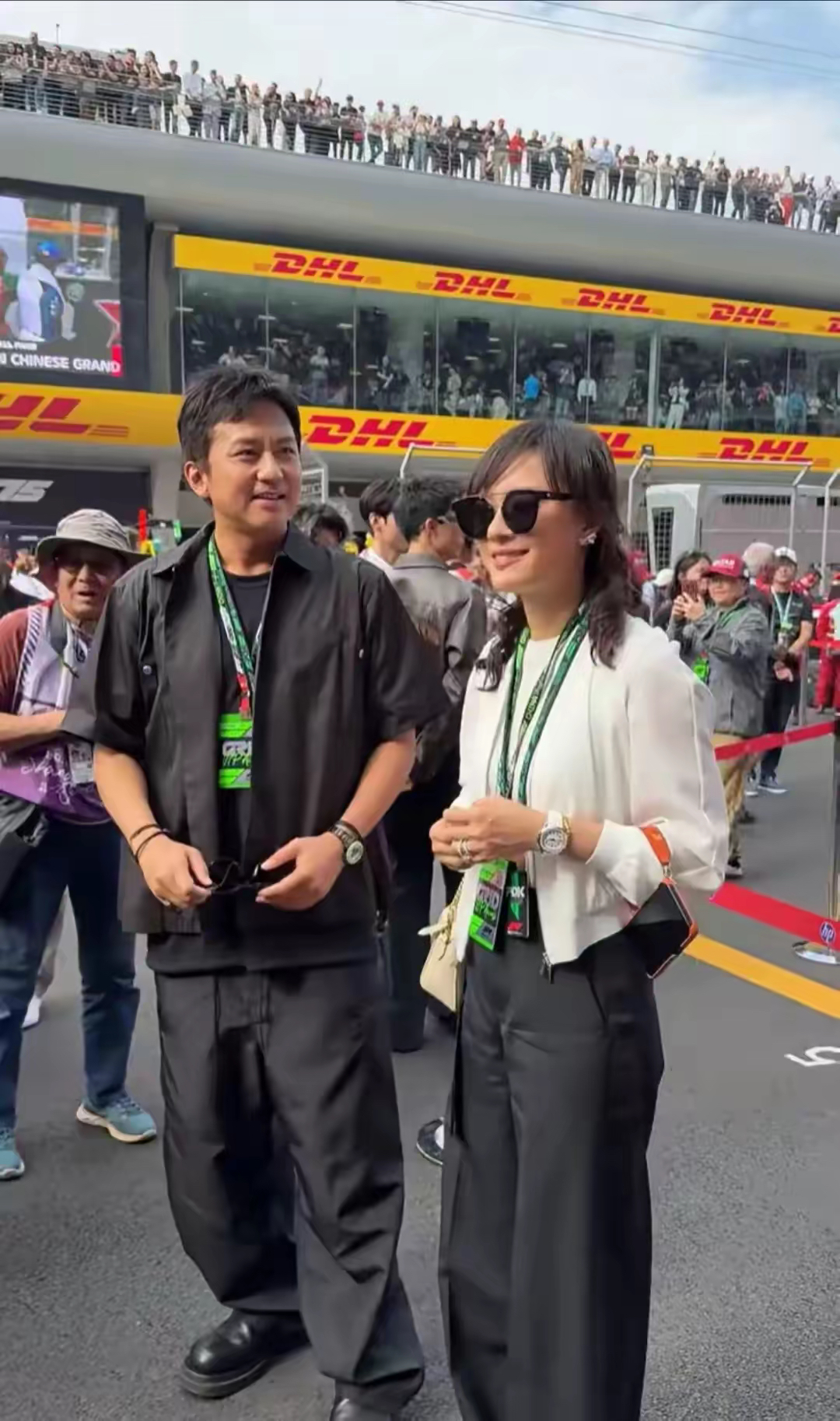 2025f1上海赛孙俪邓超素颜带娃现身一家颜值