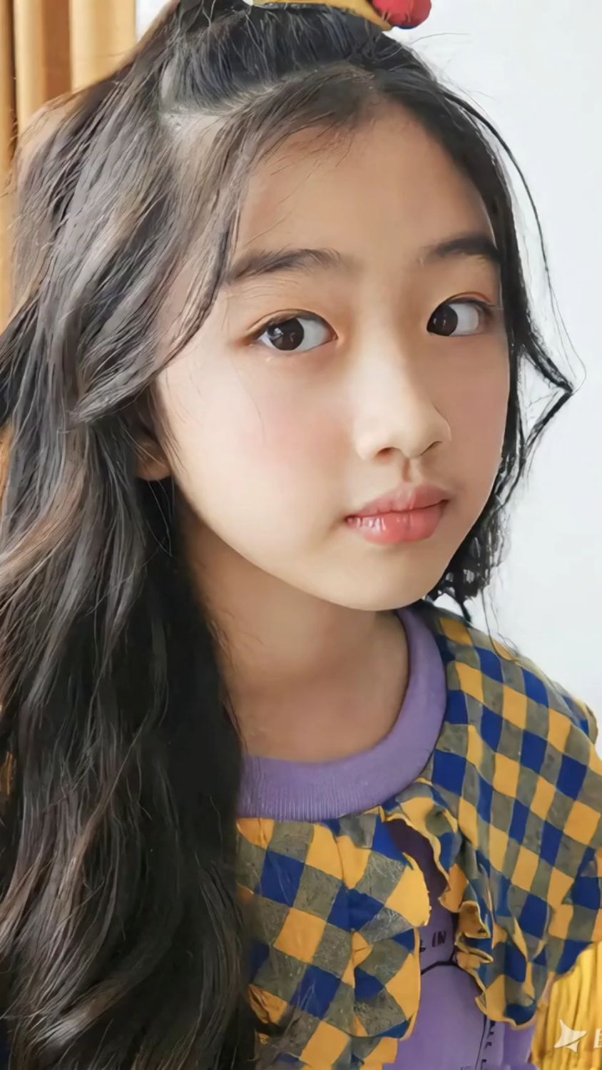 眼睛会说话的大眼睛女孩