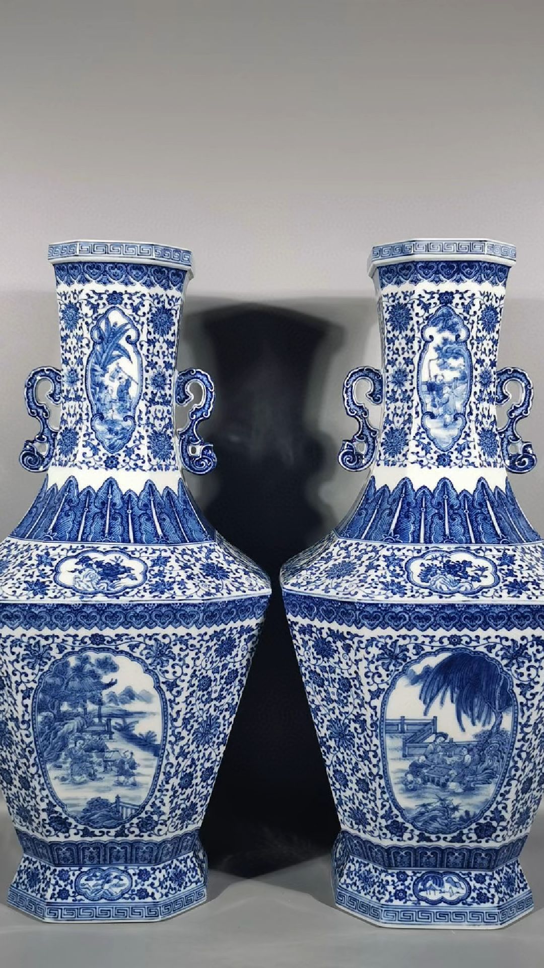 精品青花山水双耳瓶