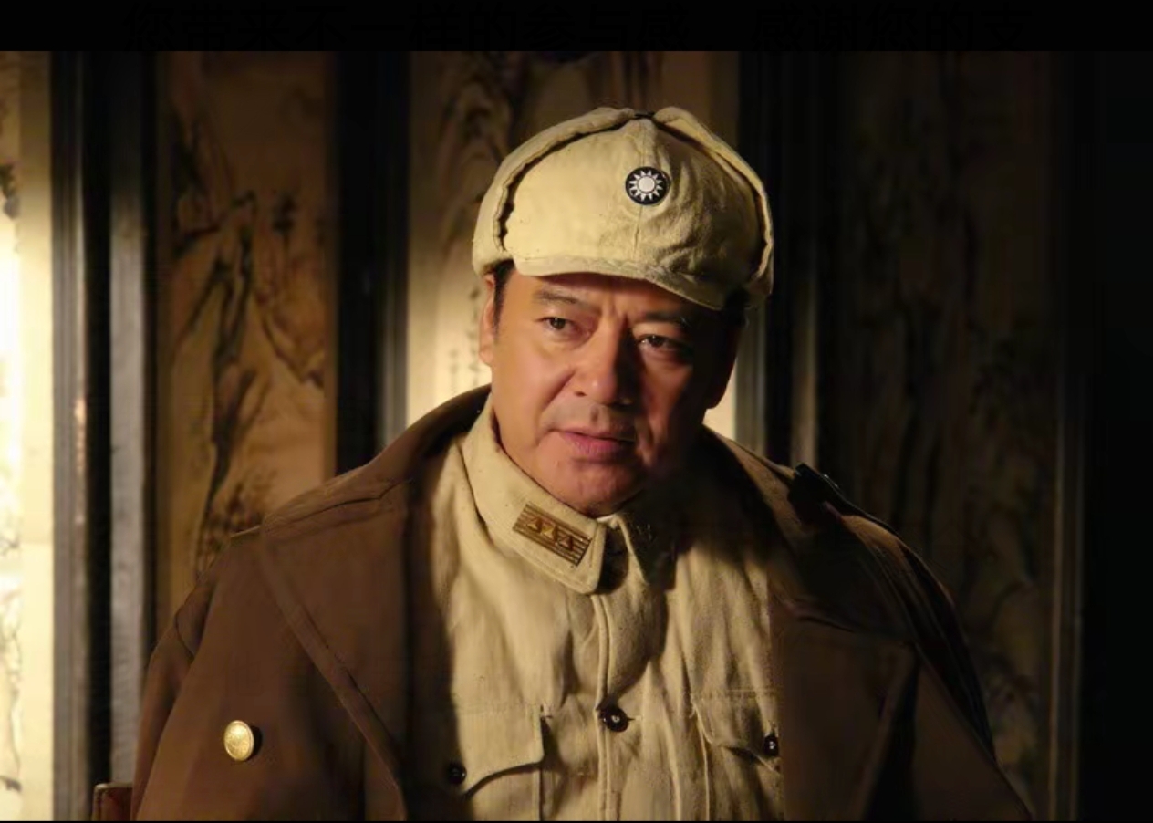 他出身文艺世家,自幼善歌善舞,14岁就考入歌舞团成为台柱子