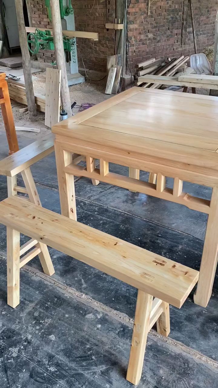 原木色实木八仙桌