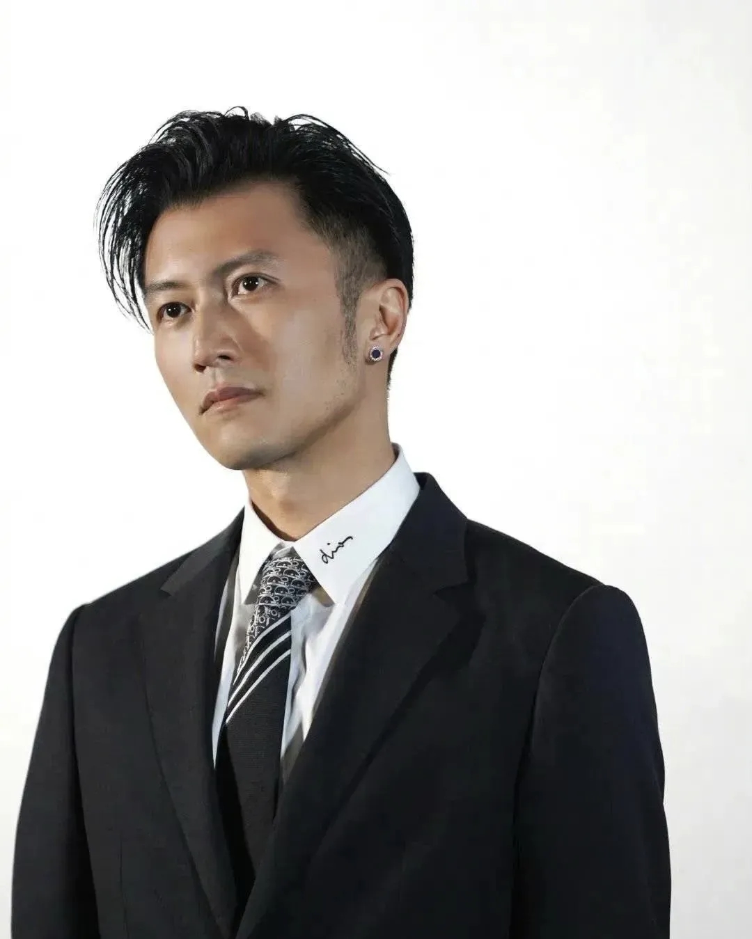 这次香港火灾其他明星有的捐100万有的捐50万还有的捐20万没想到